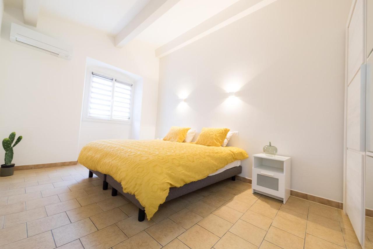 Appartamento Ravissant Triplex Et Duplex Au Centre De Pont St Esprit Esterno foto